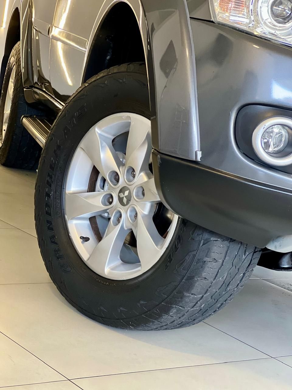 Mitsubishi Pajero DAKAR/HPE 3.5 4x4 Flex 5p Aut. na cor Cinza em São José / SC - 780015