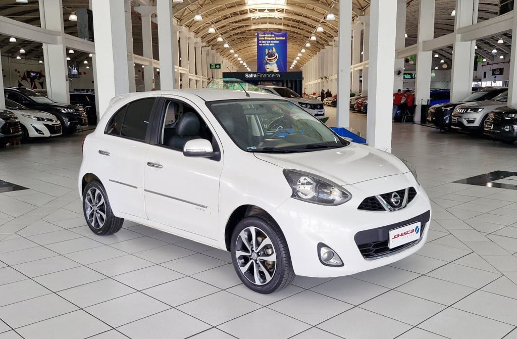 Nissan MARCH SV 1.6 16V FlexStart 5p Aut. na cor Branco em Curitiba / PR - 781585