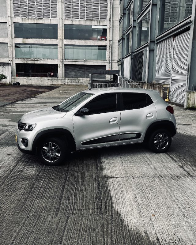 Renault Kwid Intense 1.0 Flex 12V 5p Mec. na cor Prata em Curitiba / PR - 781690
