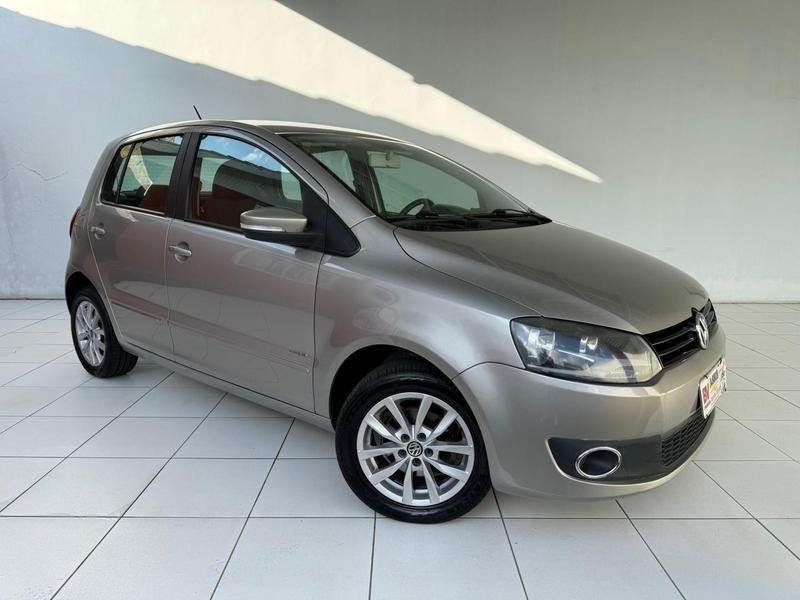 Volkswagen Fox 1.0 Mi Total Flex 8V 5p na cor Prata em Campo Largo / PR - 782114
