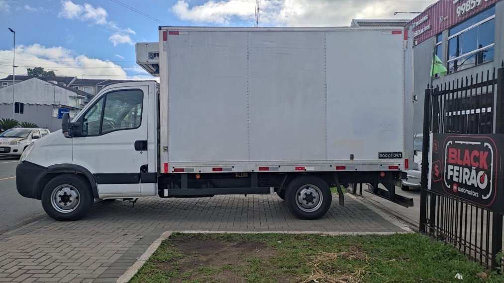 IVECO DAILY CHASSI 45S17 2p (dies.)(E5) na cor Branco em Curitiba / PR - 786717