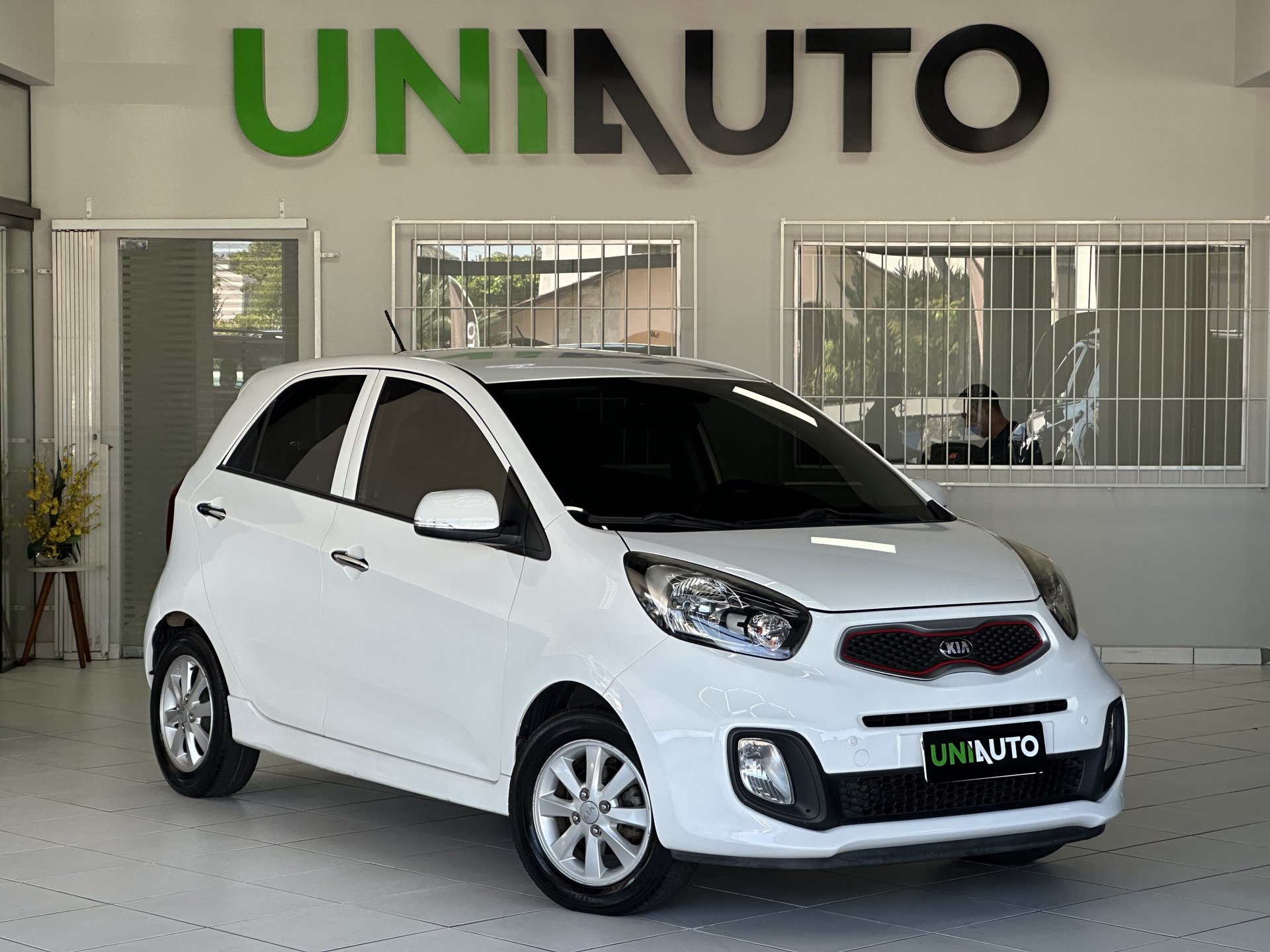 Kia Picanto EX 1.1/1.0/ 1.0 Flex Mec. na cor Branco em Joinville / SC - 788543