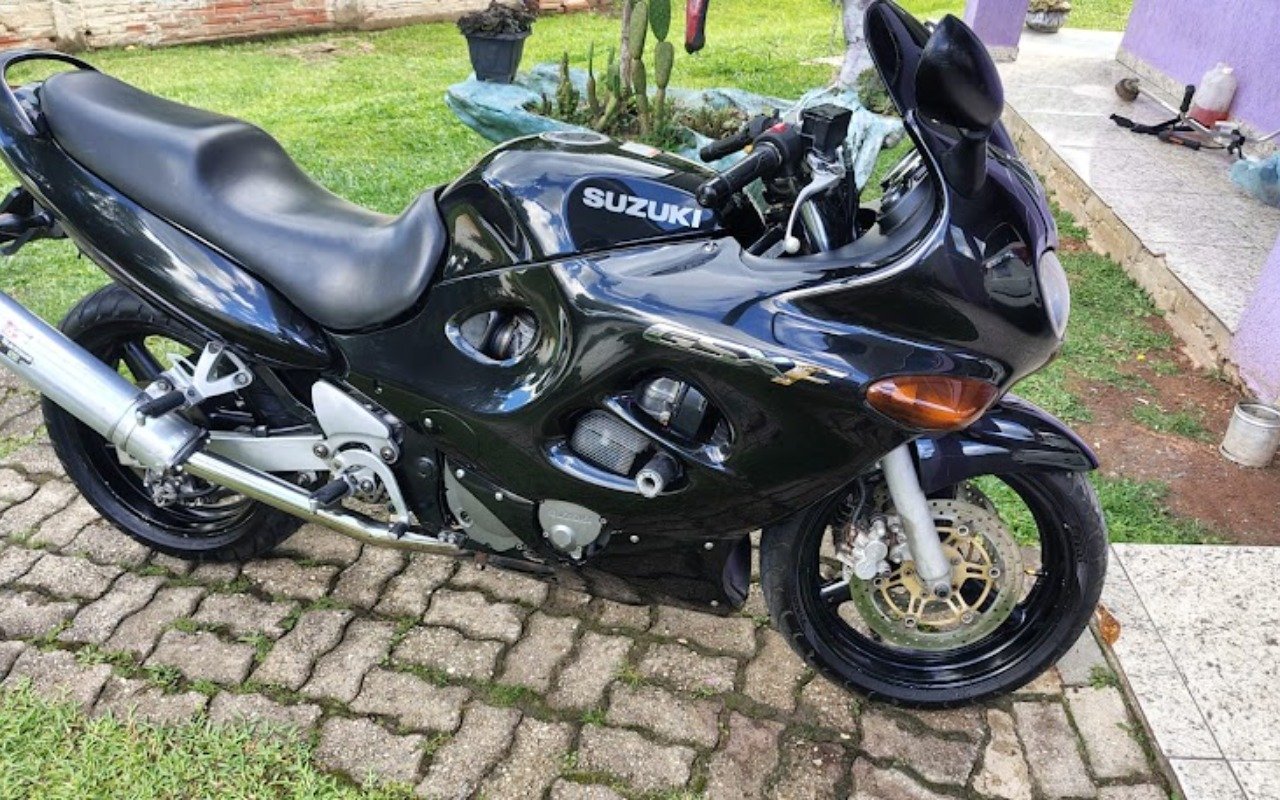 Suzuki GSX-R 750 W SRAD  na cor Preto em Campo Largo / PR - 788555