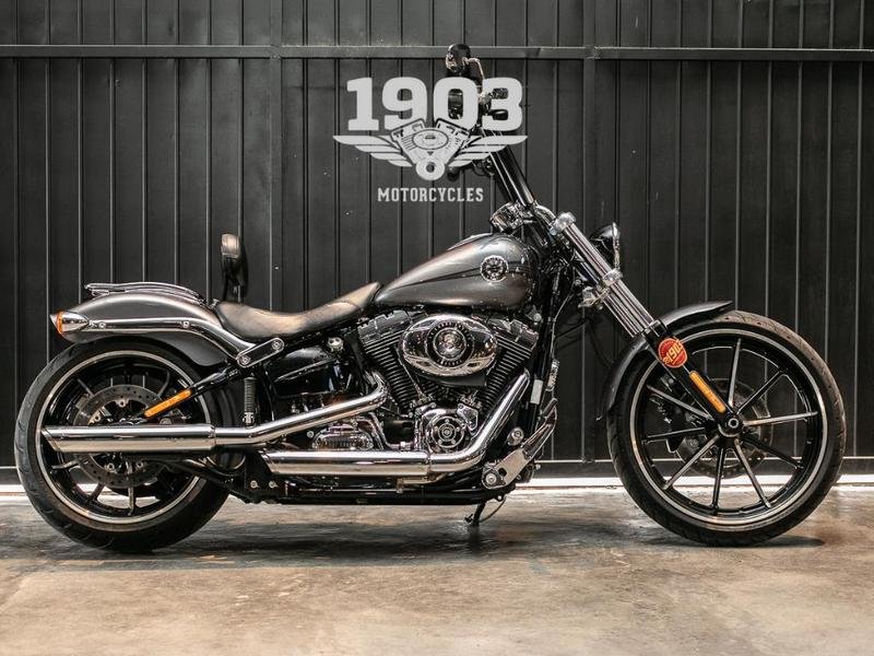 HARLEY-DAVIDSON SOFTAIL BREAKOUT FXSB  na cor Cinza em Curitiba / PR - 788949