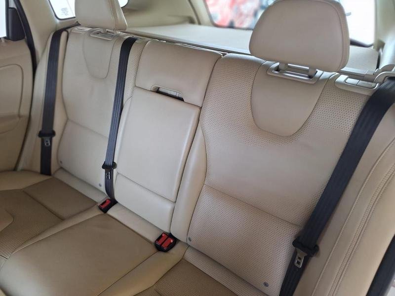 Volvo XC60 T-6 INSCRIPTION 2.0 FWD 5p na cor Branco em São José / SC - 789037