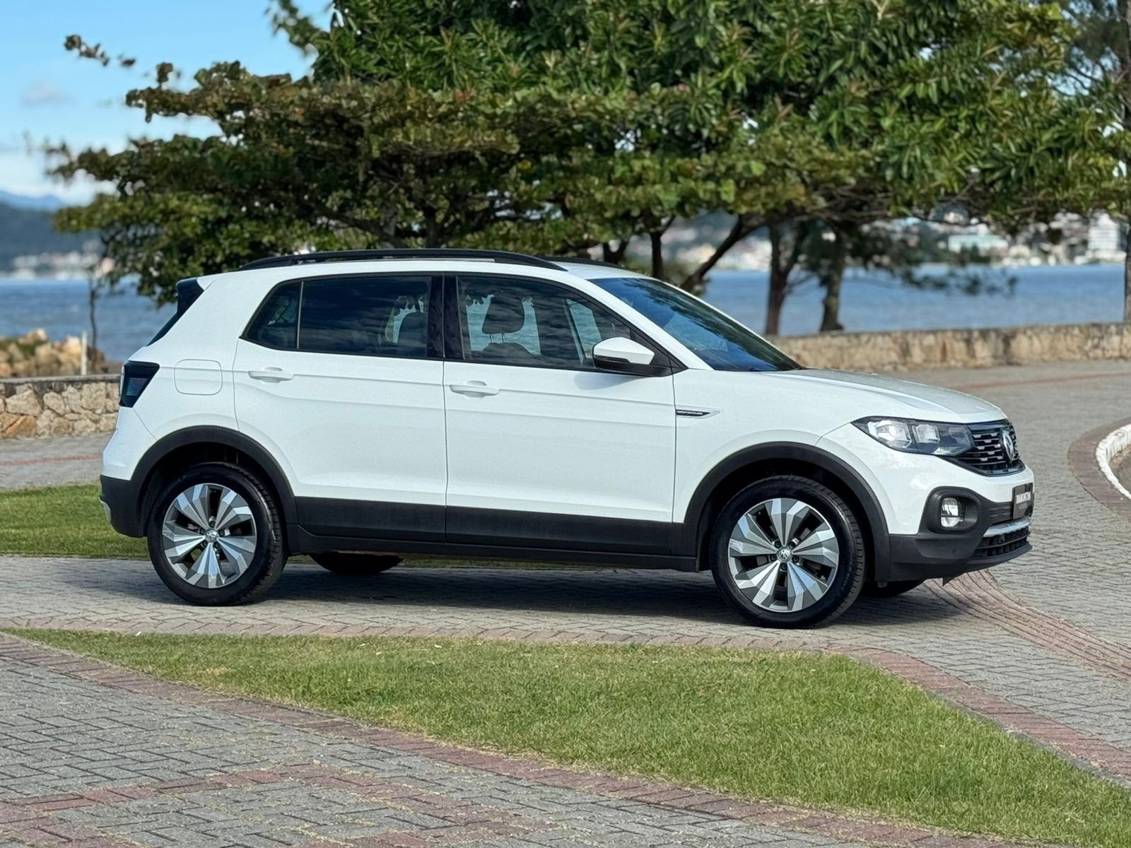 Volkswagen T-Cross Comfor. 200 TSI 1.0 Flex 5p Aut. na cor Branco em São José / SC - 790360