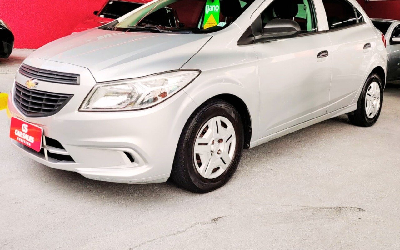 Chevrolet ONIX HATCH Joy 1.0 8V Flex 5p Mec. na cor Prata em Curitiba / PR - 790413