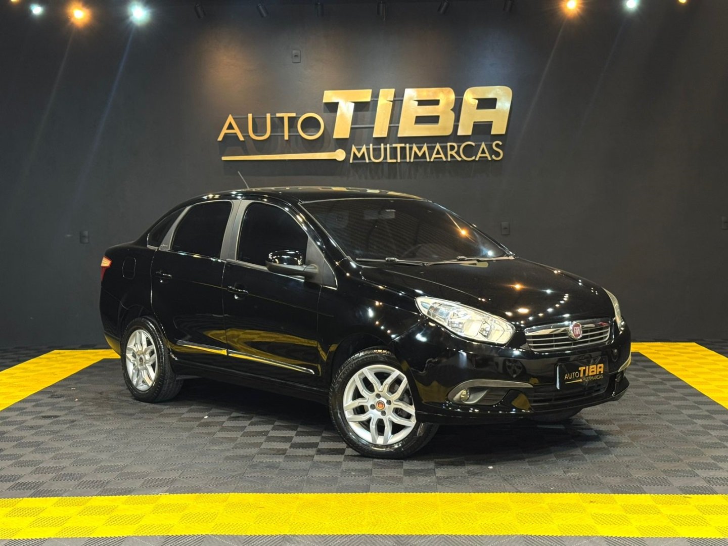 Fiat Grand Siena ESSENCE Dual. 1.6 Flex 16V na cor Preto em Joinville / SC - 790592