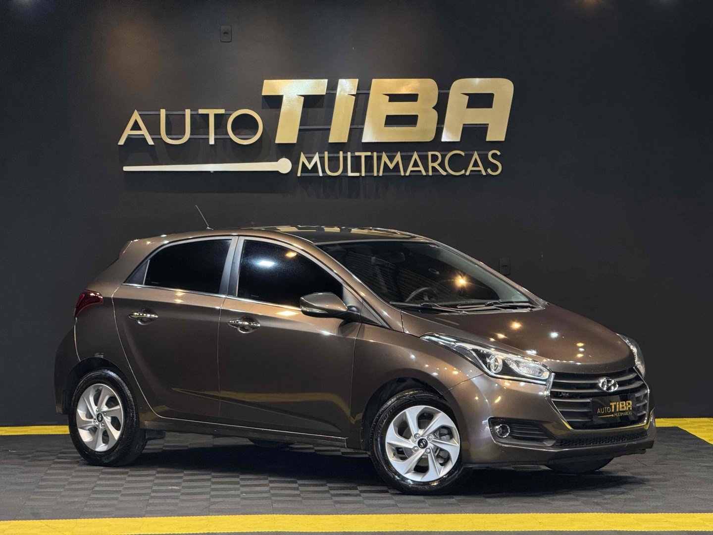 Hyundai HB20 Premium 1.6 Flex 16V Aut. na cor Marrom em Joinville / SC - 790620