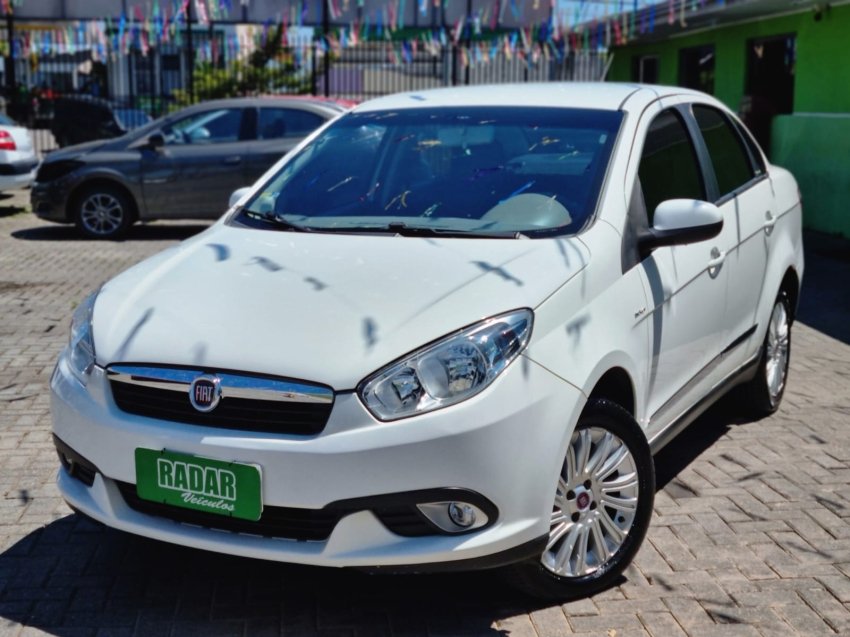 Fiat Grand Siena ESSENCE Dual. 1.6 Flex 16V na cor Branco em Curitiba / PR - 795896