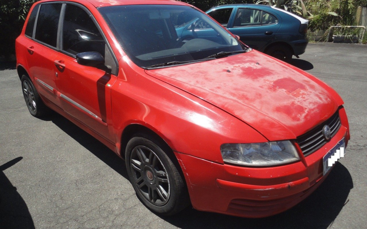 Fiat Stilo 1.8/ 1.8 Connect Flex 8V 5p na cor Vermelho em Curitiba / PR - 796112