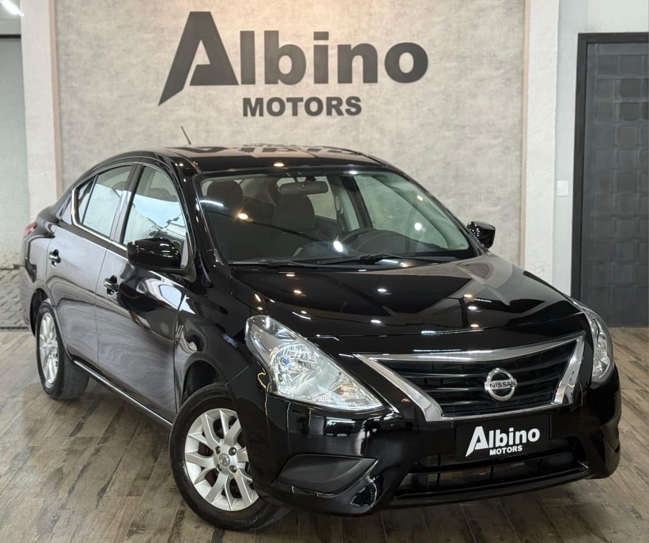 Nissan VERSA SV 1.6 16V FlexStart 4p Mec. na cor Preto em Joinville / SC - 8