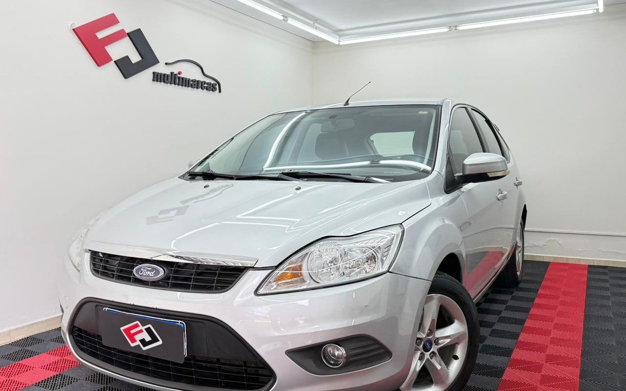 Ford Focus 1.6 S/SE/SE Plus Flex 8V/16V 5p na cor Prata em Curitiba / PR - 800559