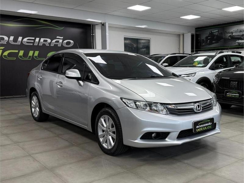 Honda Civic Sedan LXS 1.8/1.8 Flex 16V Mec. 4p na cor Prata no Canoas / RS - 803353