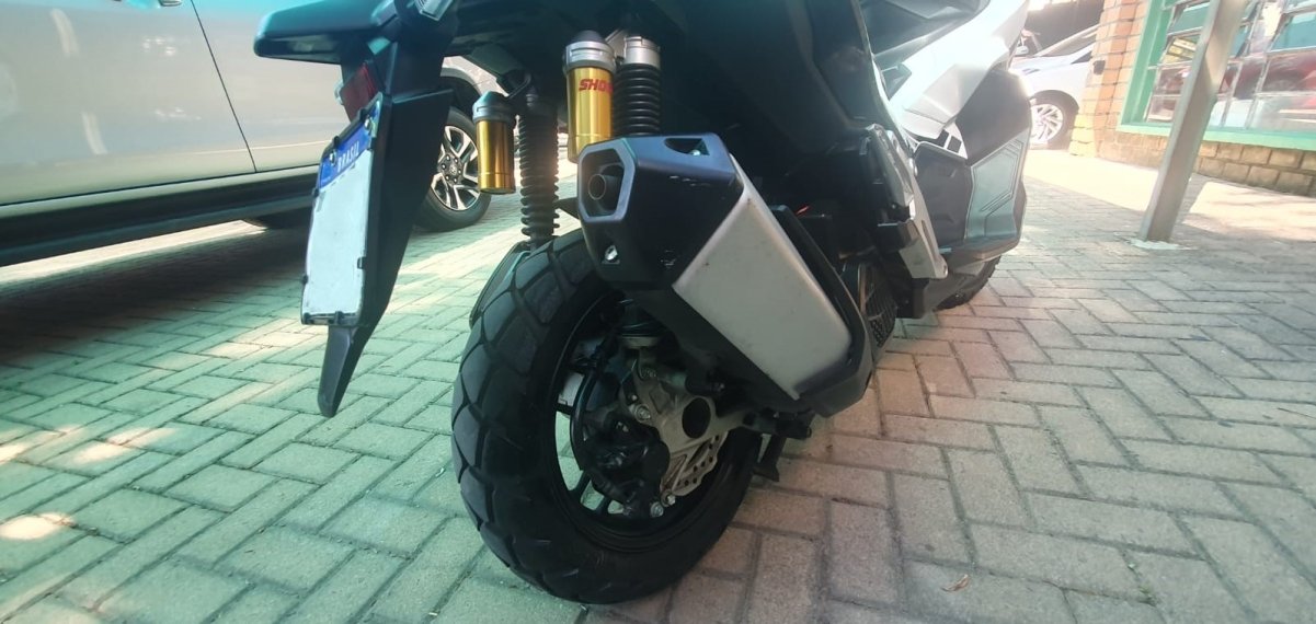 Honda ADV 150  na cor Branco no Porto Alegre / RS - 803883