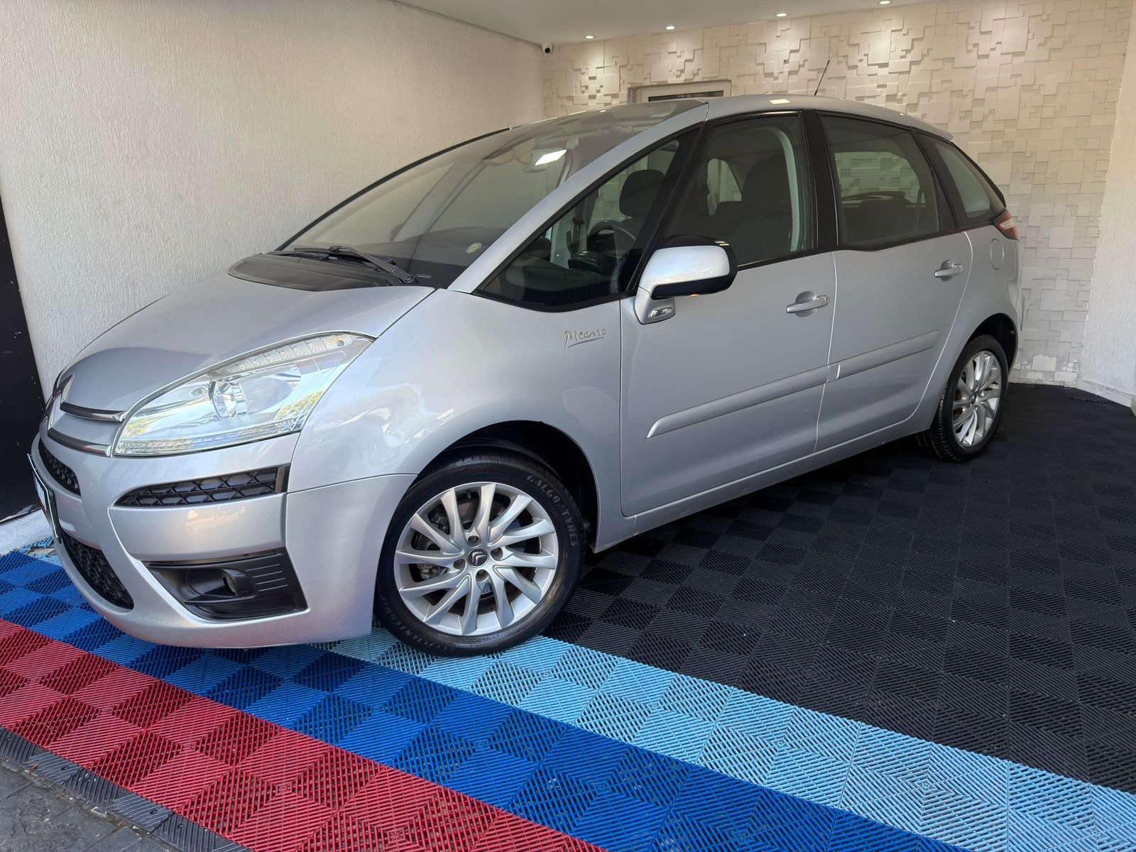 Citroën C4 GLX 2.0 Flex 16V 5p Mec. na cor Prata em Curitiba / PR - 803898