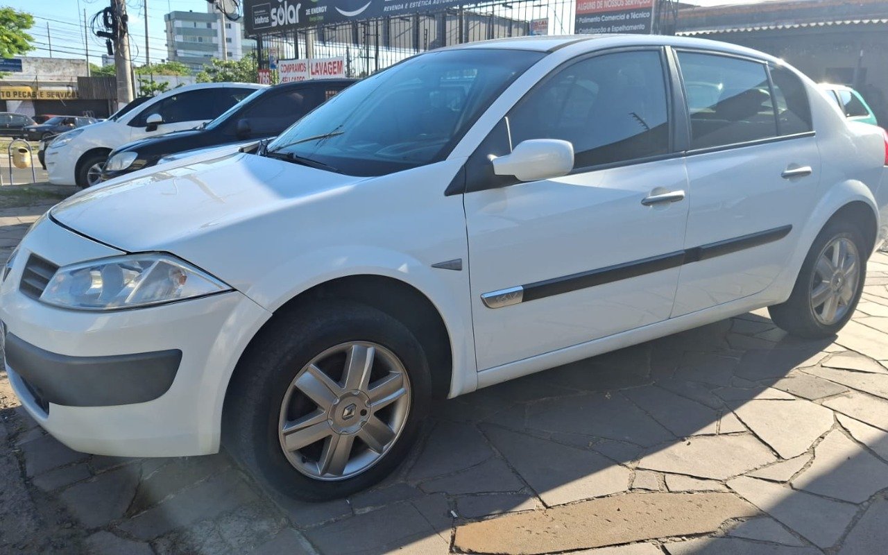 imagem de Sedan Dynamique Hi-Flex 1.6 16V