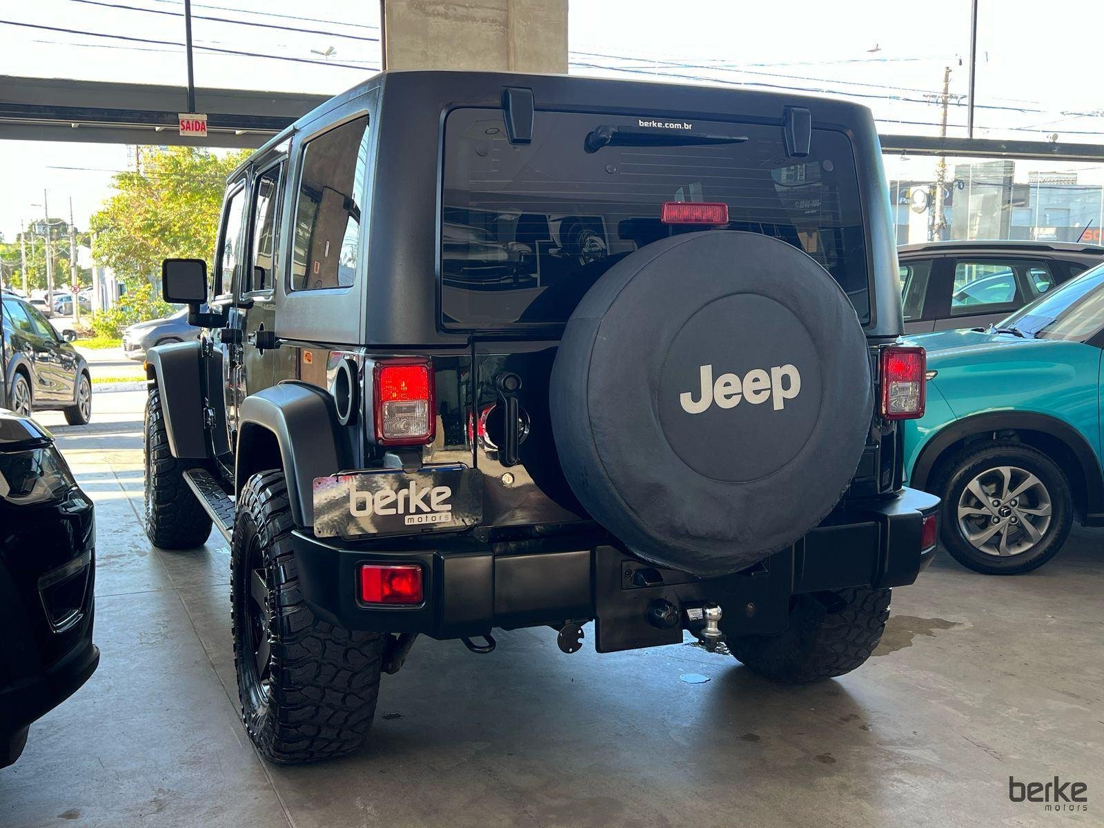 Jeep Wrangler Unlimited Sport 3.6 V6 284cv 4p na cor Preto em Florianópolis / SC - 808550