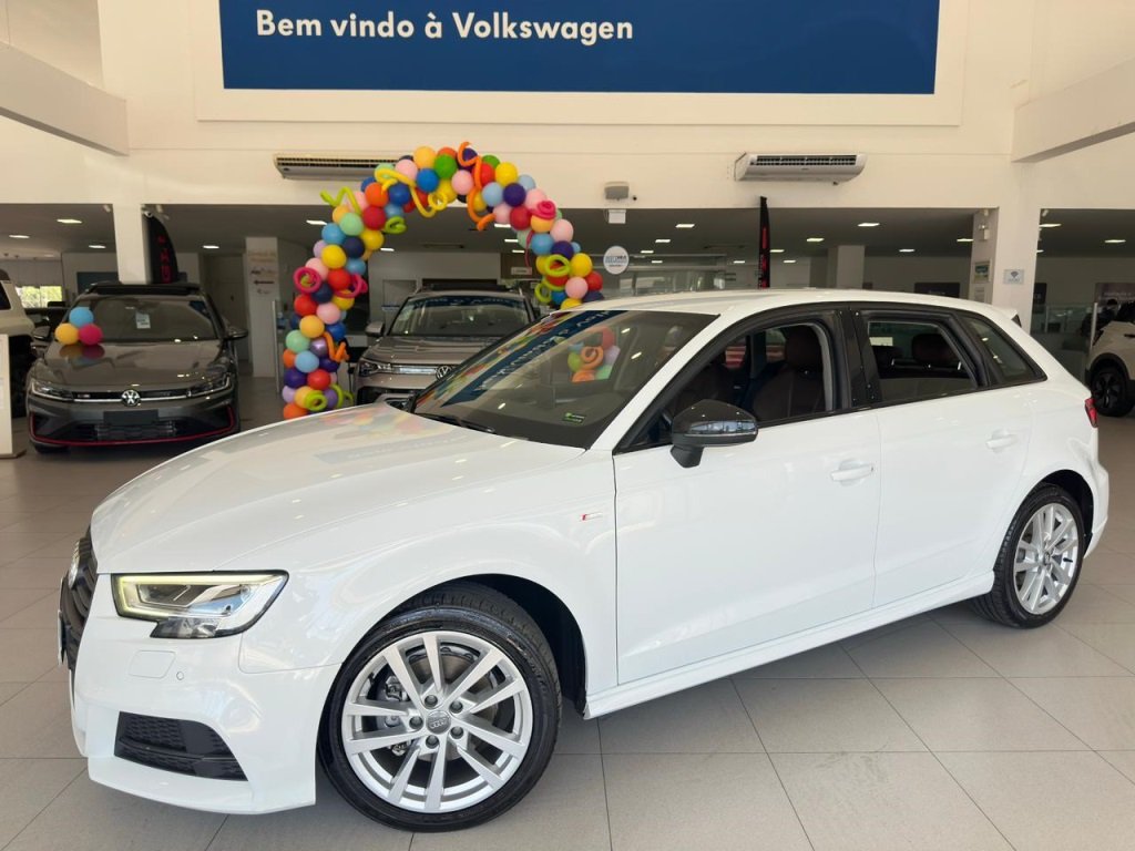 Audi A3 Sportb. Prestige Plus 1.4 TFSI S-tron na cor Branco em Itajaí / SC - 808596
