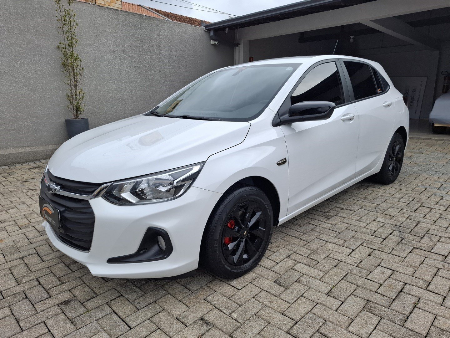 Chevrolet ONIX HATCH LTZ 1.0 12V TB Flex 5p Aut. na cor Branco em Curitiba / PR - 810820