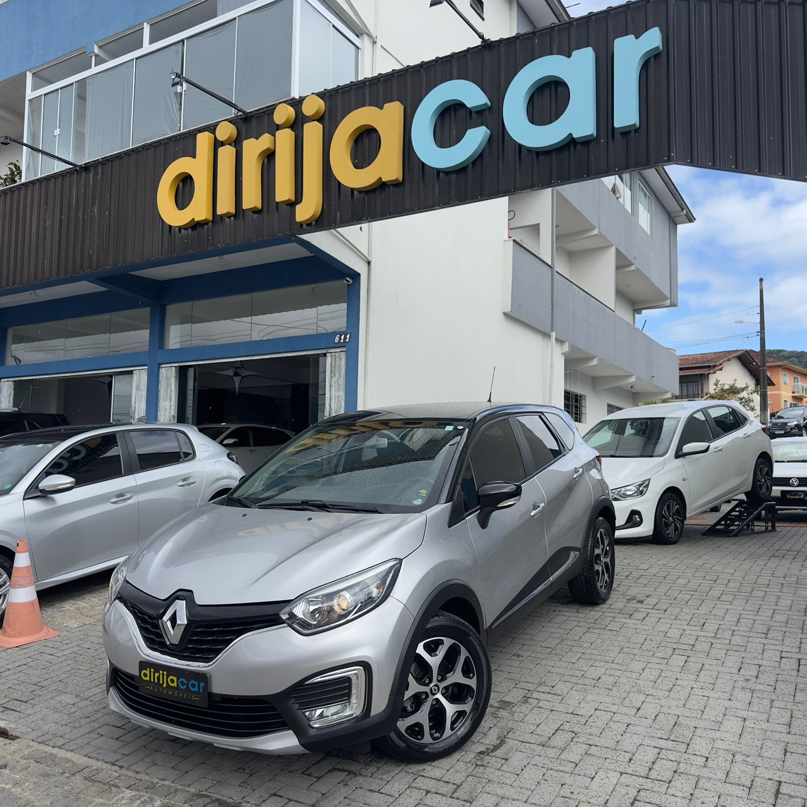 Renault Captur Intense 2.0 16V Flex 5p Aut. na cor Prata em Joinville / SC - 811708