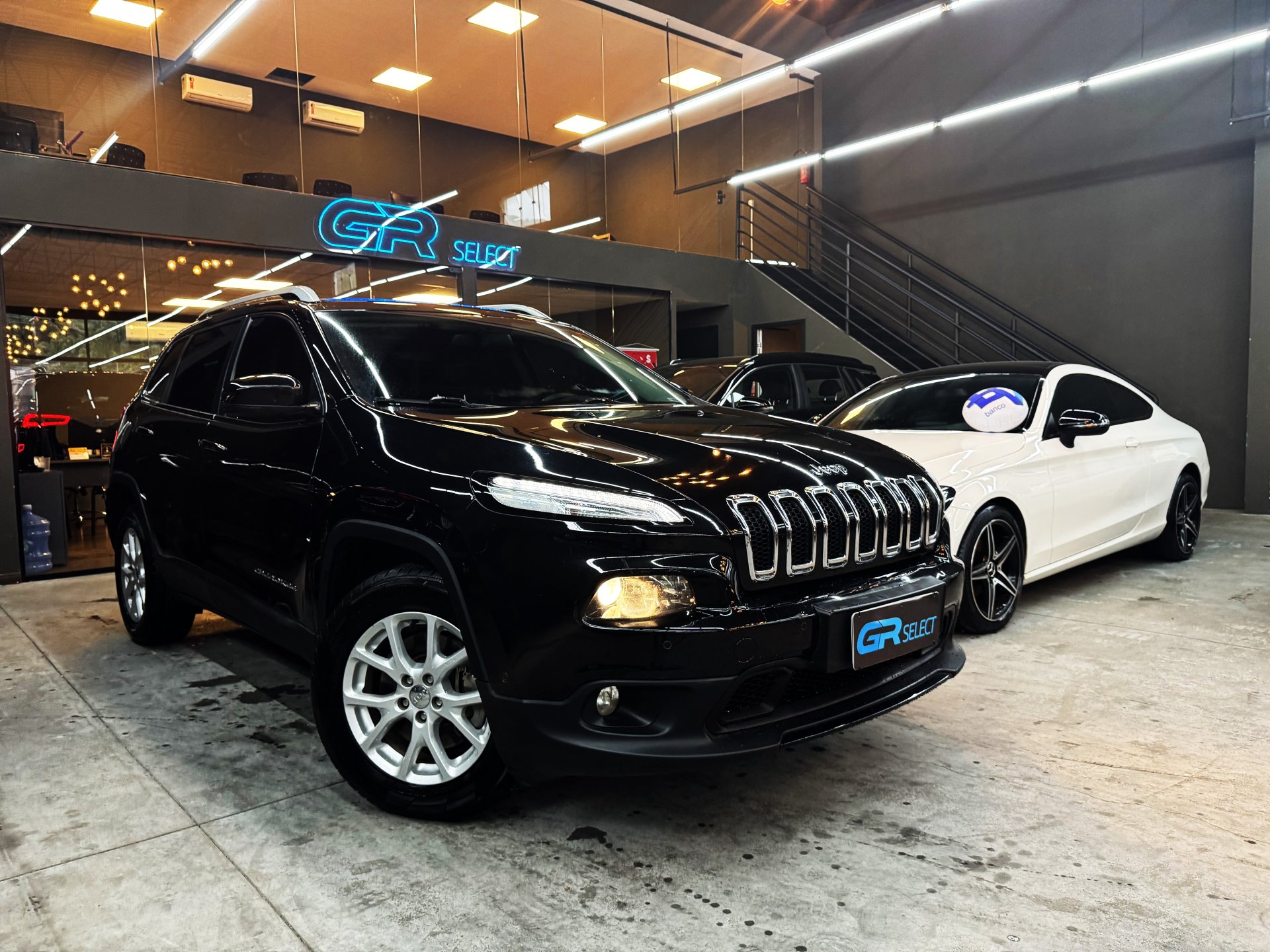 Jeep Cherokee Longitude 3.2 4x4 V6 Aut. na cor Preto em Florianópolis / SC - 812453