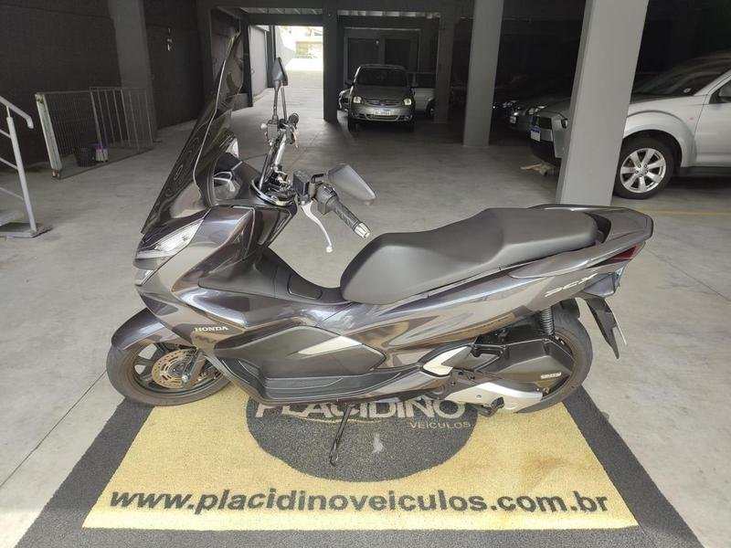 Honda PCX 150/DLX  na cor Cinza em Curitiba / PR - 813607