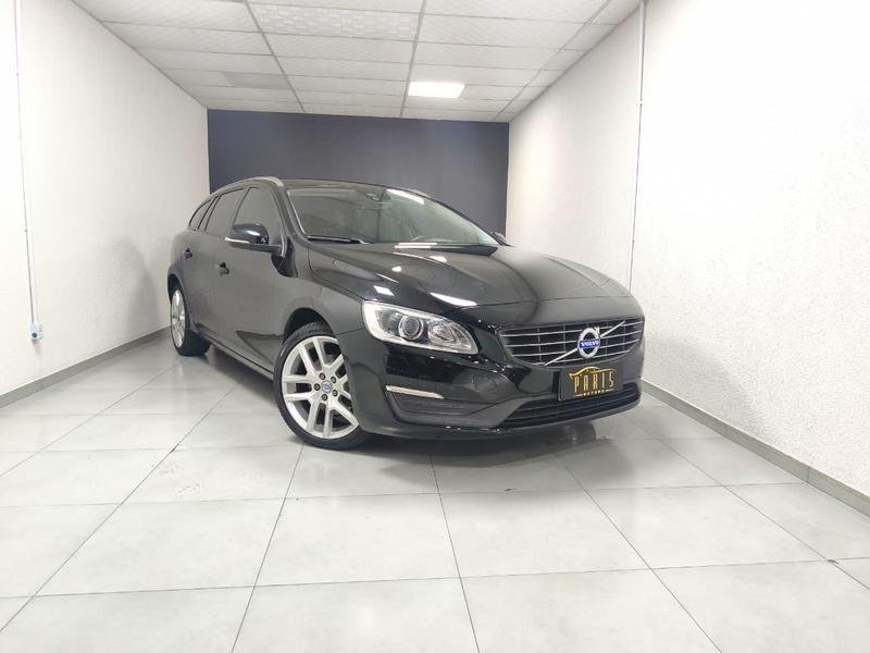 Volvo V60 T-4 KINETIC 2.0 190cv 5p na cor Preto em São José dos Pinhais / PR - 813662