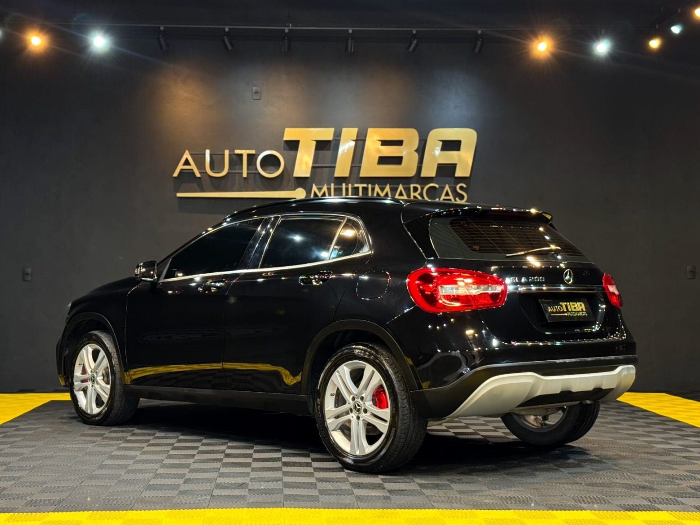 Mercedes-Benz GLA 200 Style 1.6 TB 16V/Flex Aut. na cor Preto em Joinville / SC - 813817