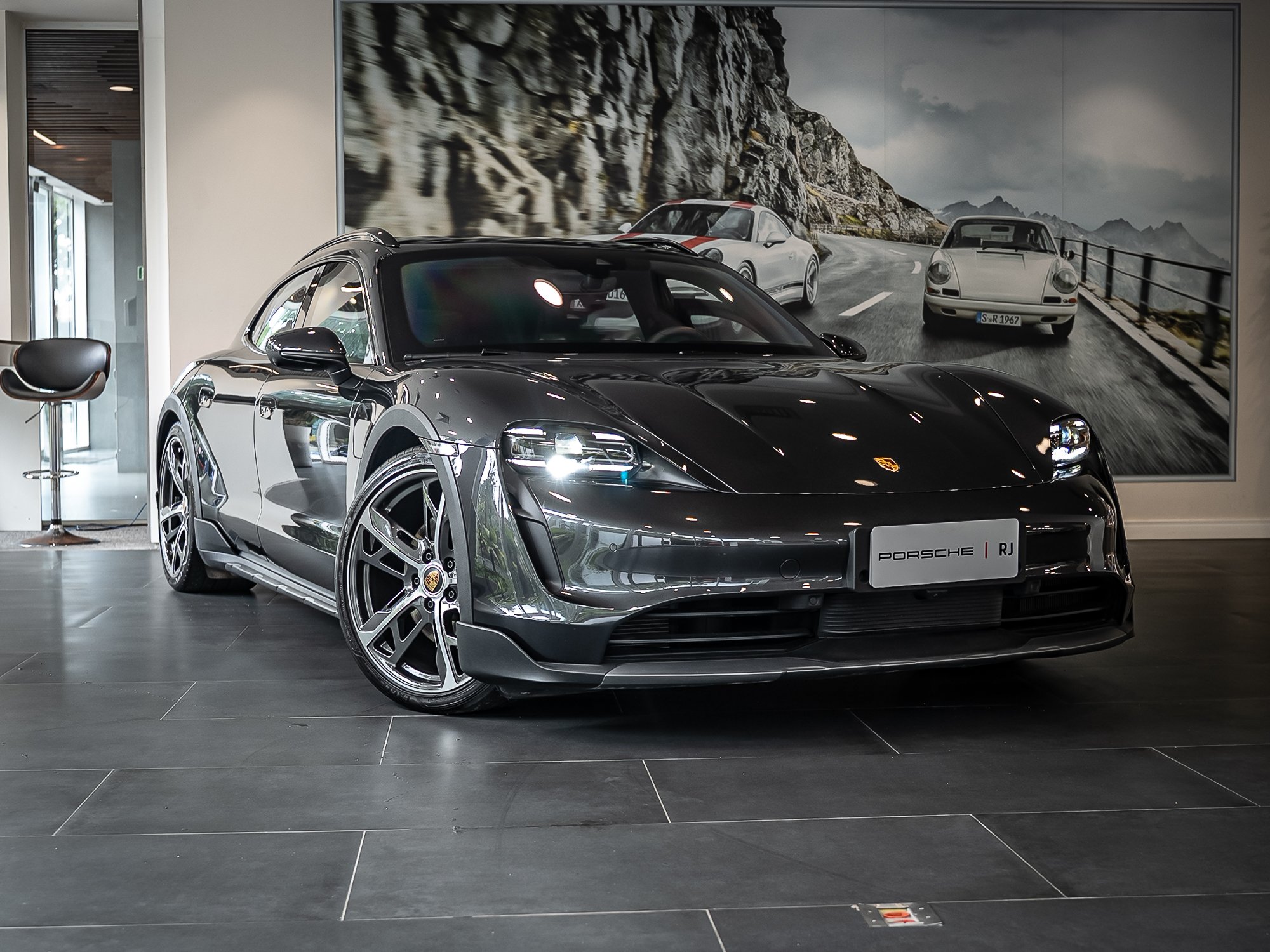 Porsche Taycan 4S (Elétrico) na cor Cinza no Niterói / RJ - 813981