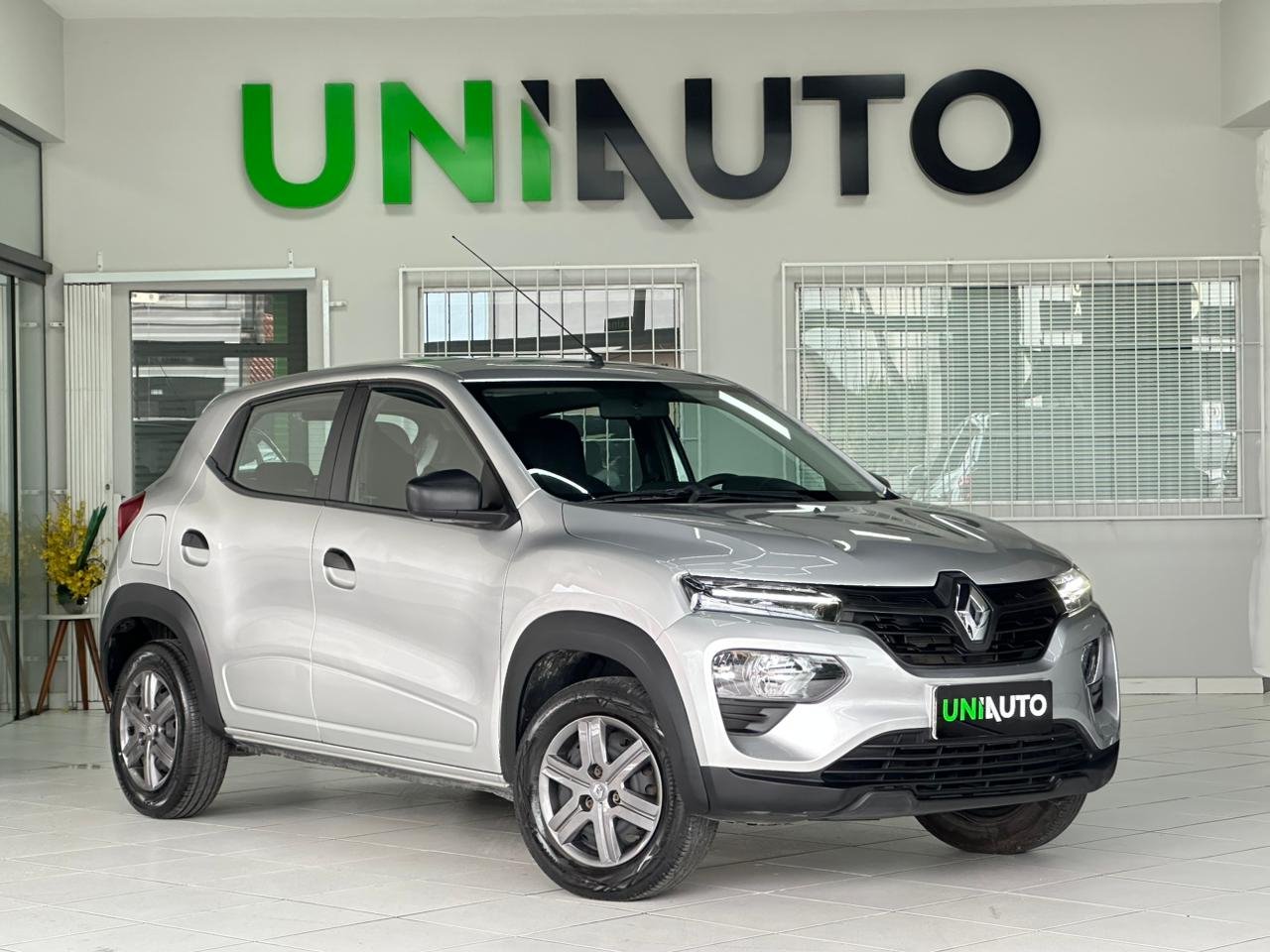 Renault Kwid Zen 1.0 Flex 12V 5p Mec. na cor Prata em Joinville / SC - 814132