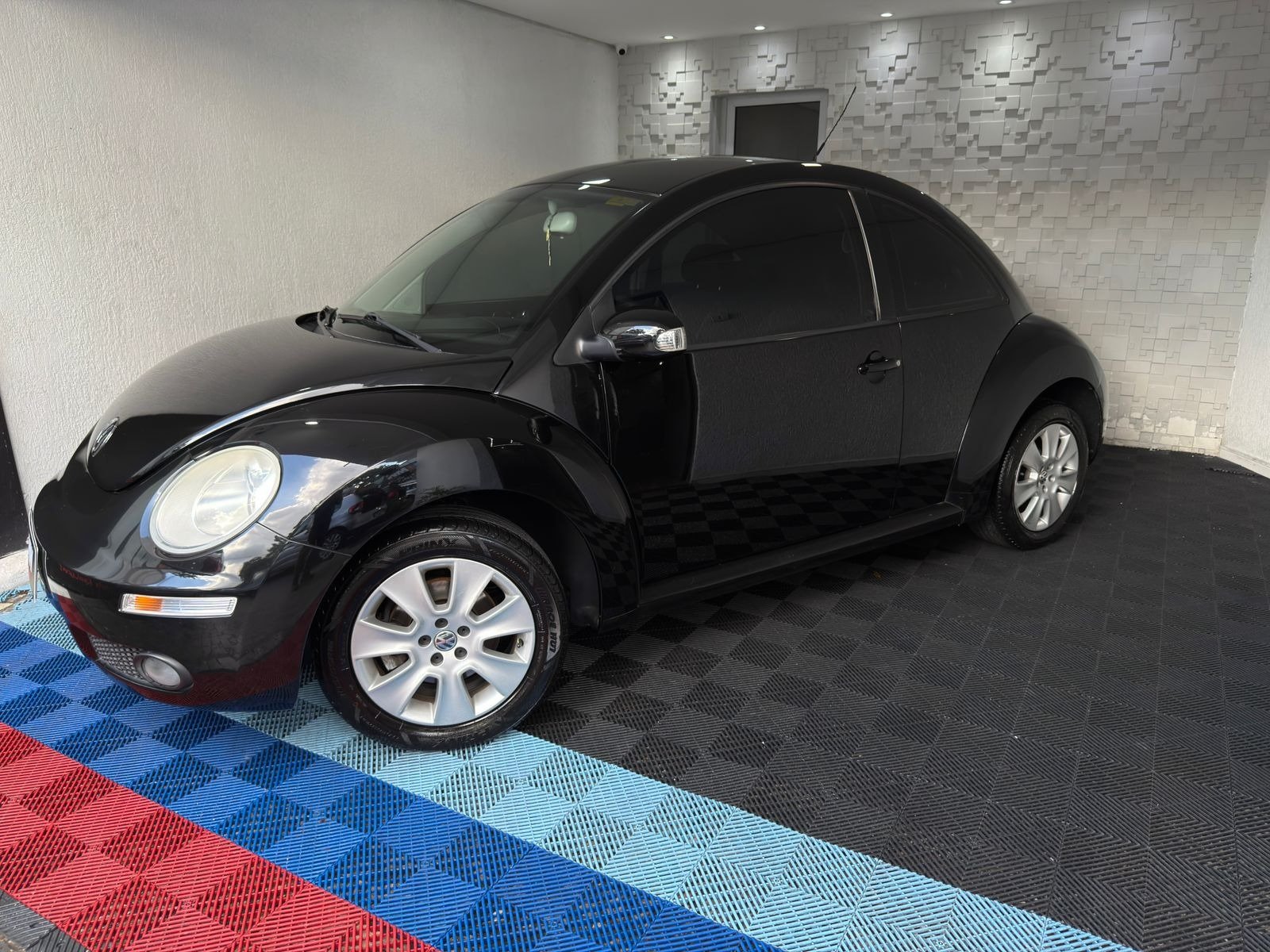 Volkswagen New Beetle 2.0 Mi Mec./Aut. na cor Preto em Curitiba / PR - 814152