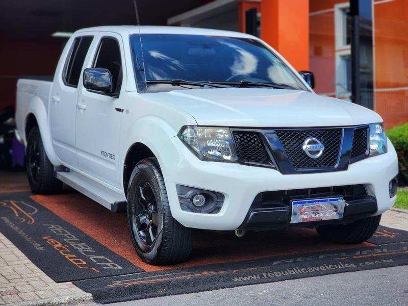 Nissan Frontier SE ATTACK CD 4x2 2.5 TB Diesel na cor Branco em Curitiba / PR - 814255