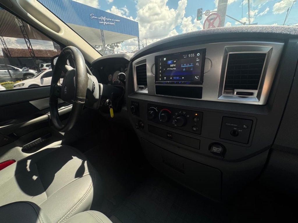 Dodge Ram 2500 H.DUTY 5.9 SLT 24V CD 4x4 Dies. na cor Prata em Curitiba / PR - 814341