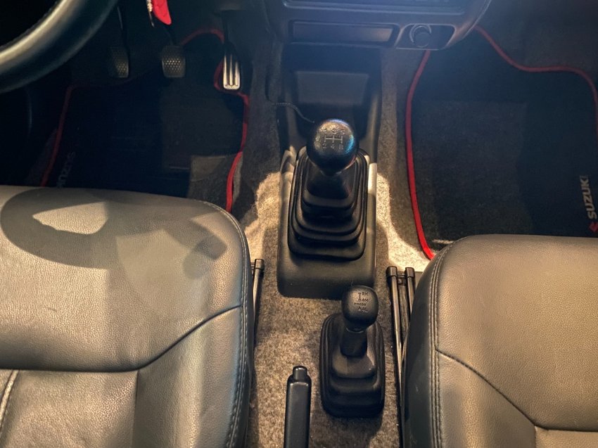 Suzuki Jimny Wide/ Jimny/4ALL 1.3 16V na cor Vermelho em Curitiba / PR - 818688