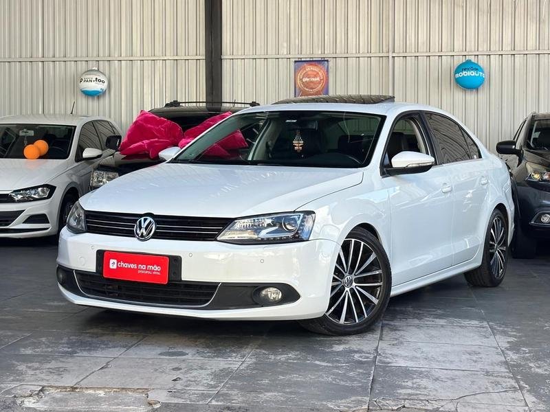 Volkswagen JETTA Highline 2.0 TSI 16V 4p Tiptronic na cor Branco em São José dos Pinhais / PR - 818747