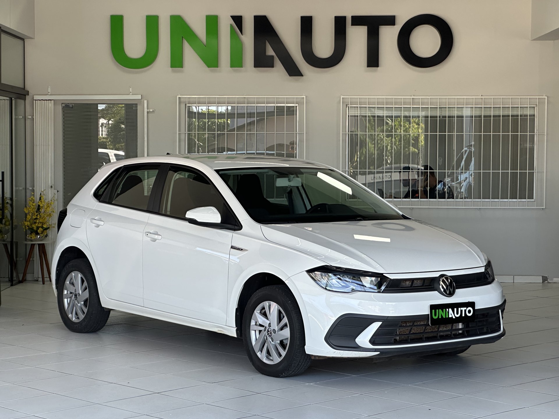 Volkswagen Polo Comfort. 200 TSI 1.0 Flex 12V Aut. na cor Branco em Joinville / SC - 818748