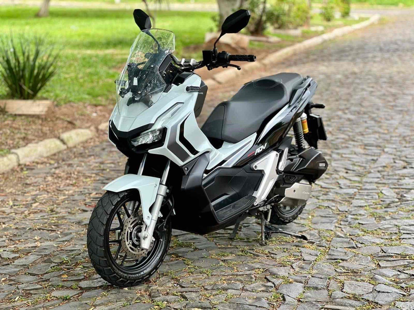 Honda ADV 160  na cor Branco no Estância Velha / RS - 818885