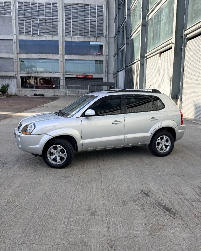 Hyundai Tucson 2.0 16V Aut. na cor Prata em Curitiba / PR - 818975