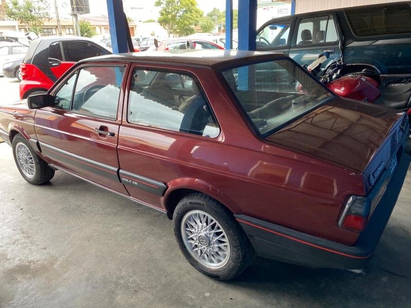 Volkswagen VOYAGE L/LS/Plus/GLS/S/Sport/Super L.Ang na cor Vermelho em São José dos Pinhais / PR - 818992
