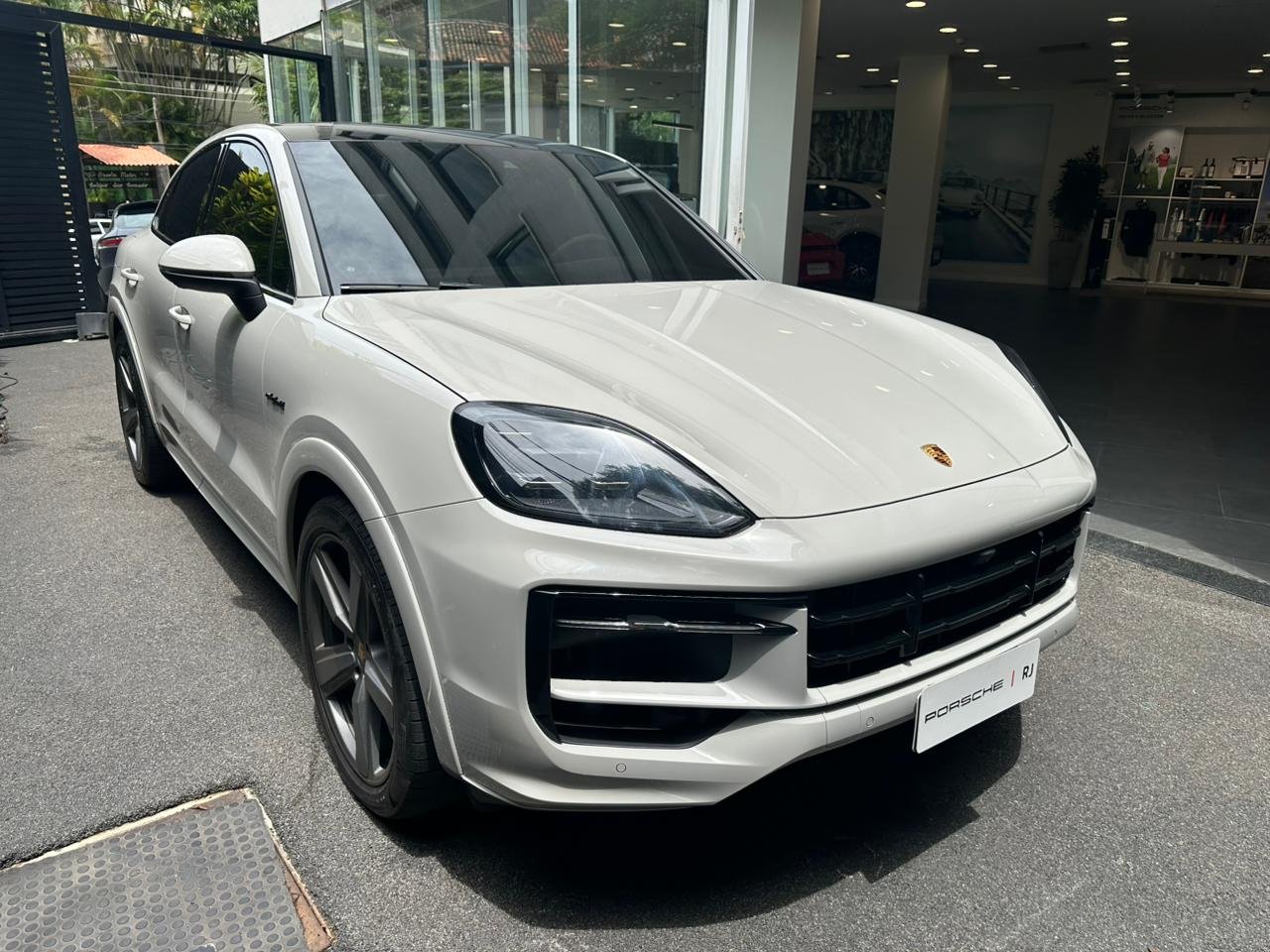 Porsche Cayenne 3.0 V6 (Híbrido) na cor Cinza no Niterói / RJ - 819272