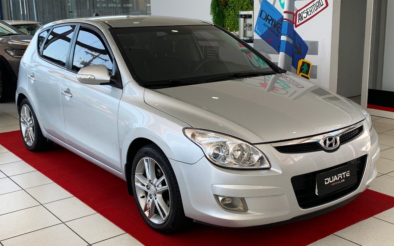 Hyundai i30 2.0 16V 145cv 5p Mec. na cor Prata no Porto Alegre / RS - 819648