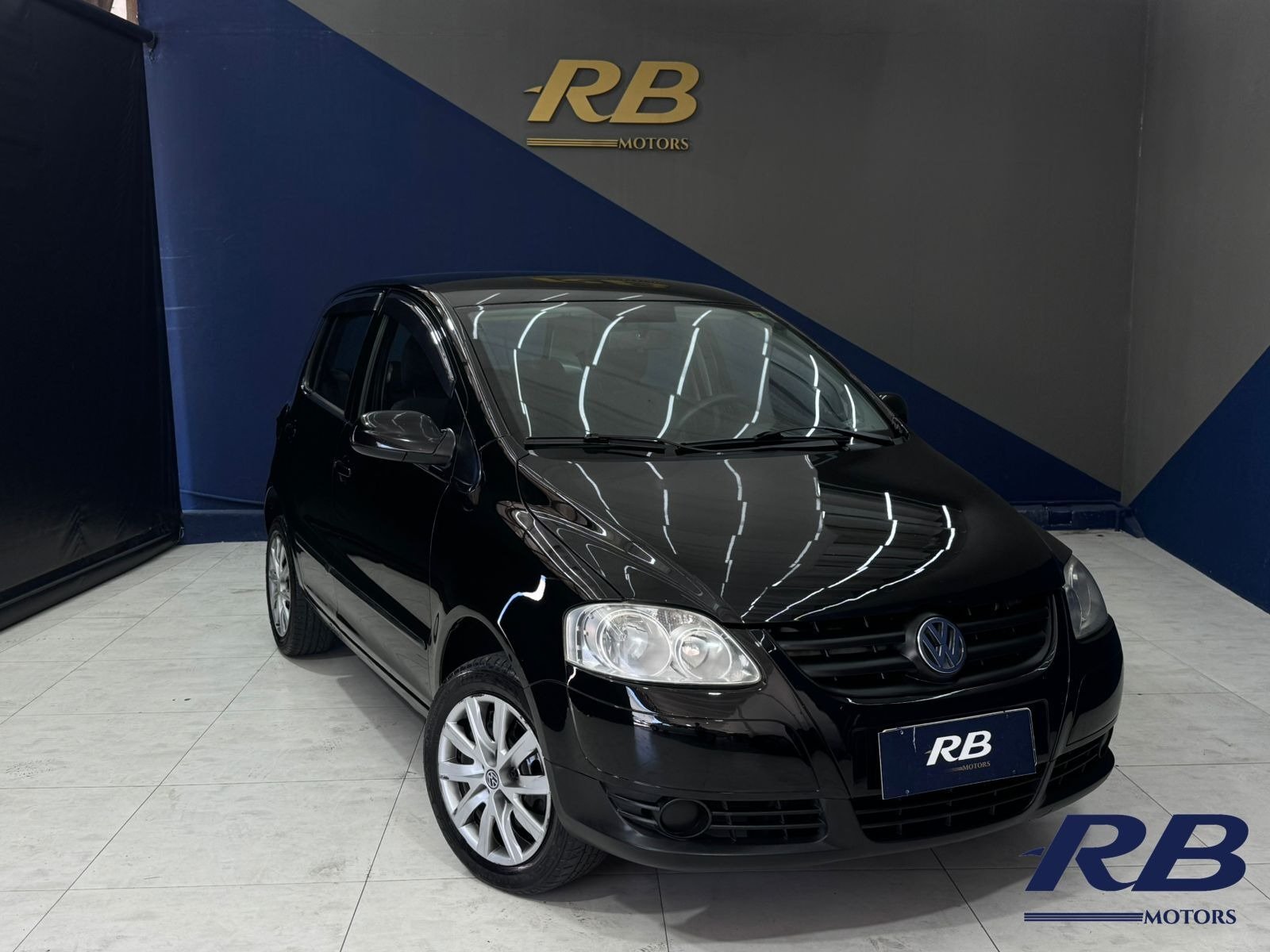 Volkswagen Fox City 1.0Mi/ 1.0Mi Total Flex 8V 3p na cor Preto em Itajaí / SC - 819777