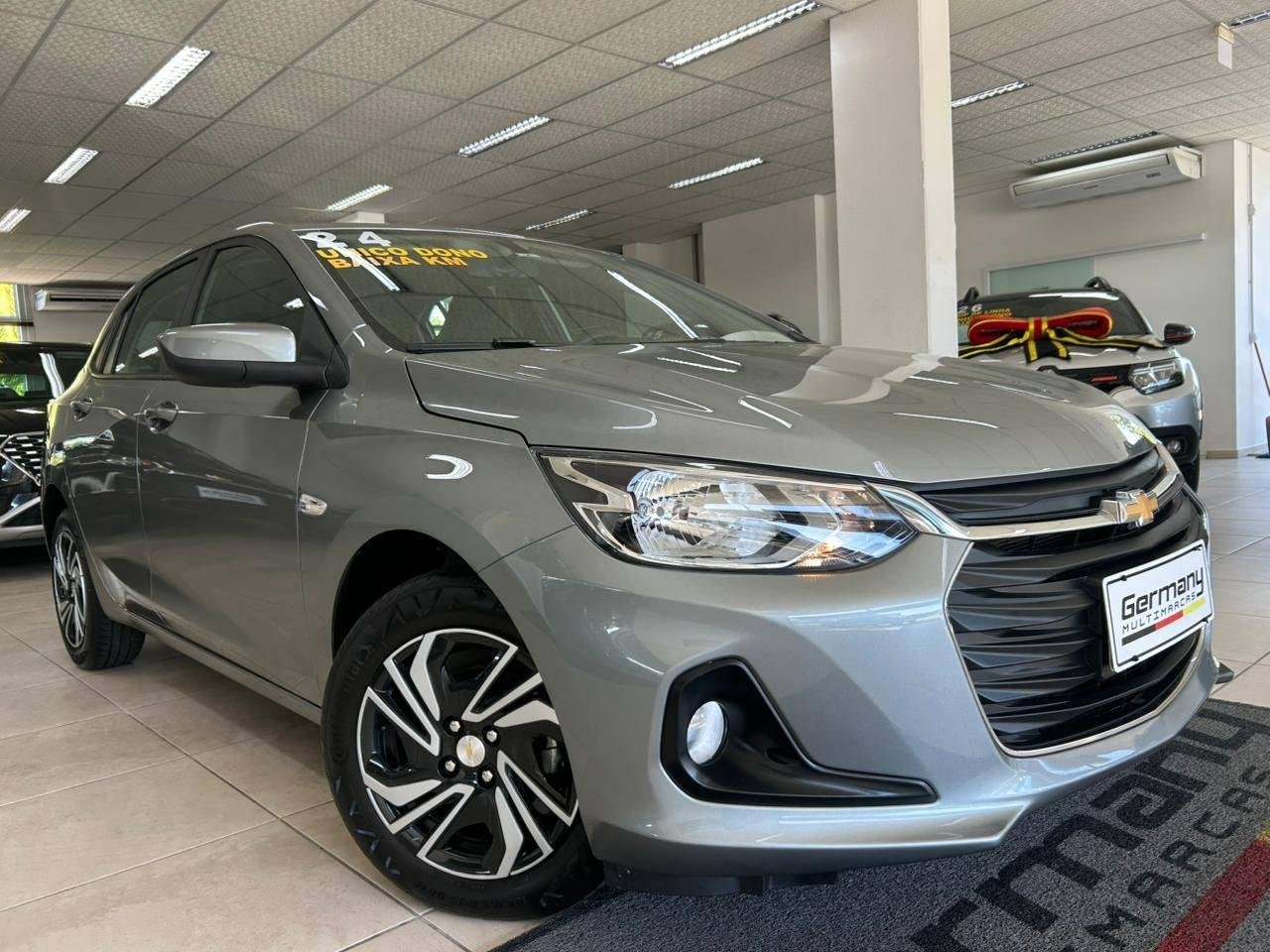 Chevrolet Onix HATCH LT 1.0 12V TB Flex 5p Mec. na cor Prata em Blumenau / SC - 820163