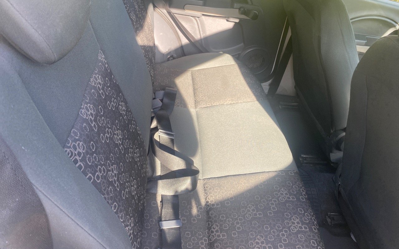 Fiat UNO VIVACE Celeb. 1.0 EVO F.Flex 8V 5p na cor Branco em Curitiba / PR - 820192