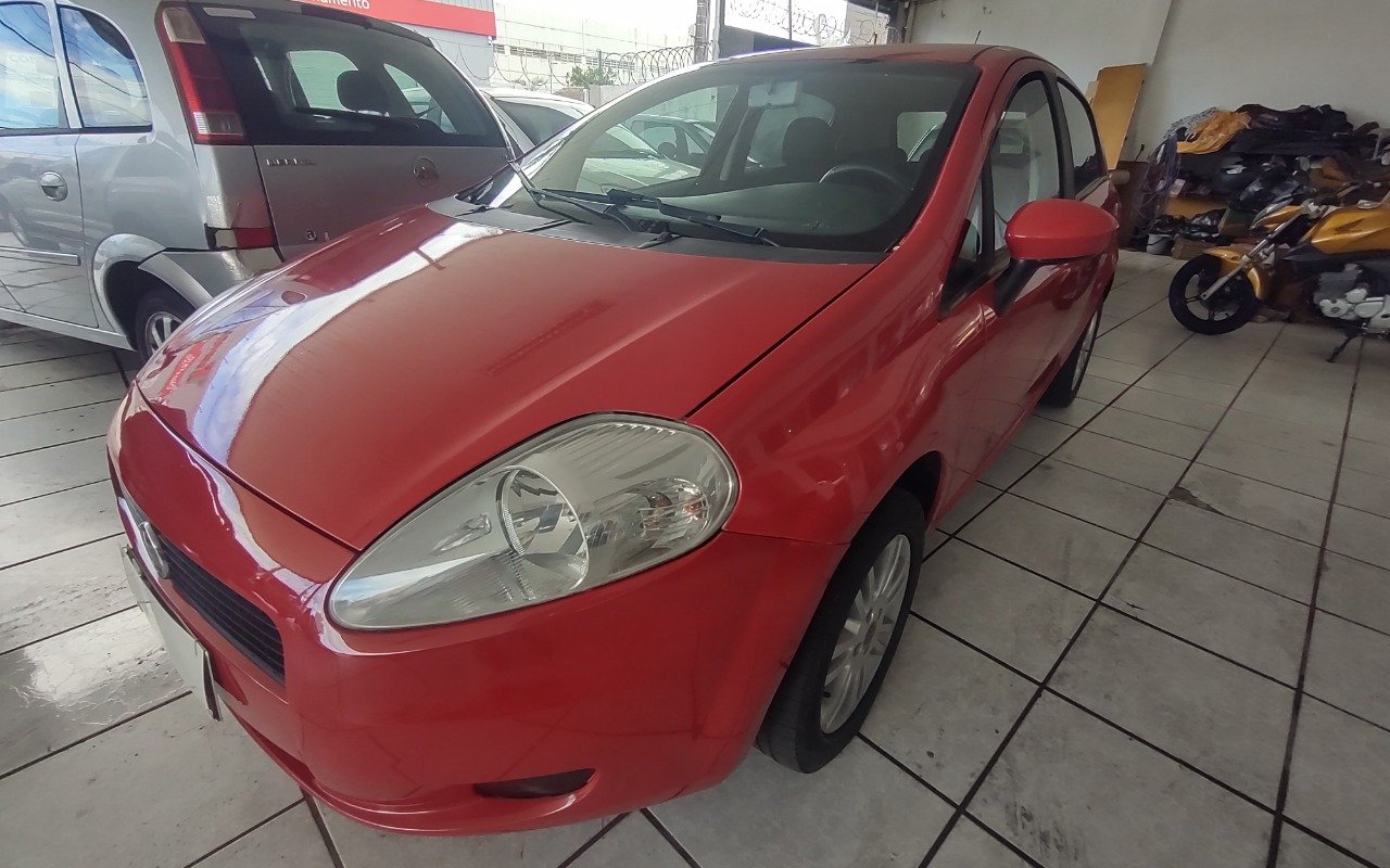 Fiat Punto ATTRACTIVE 1.4 Fire Flex 8V 5p na cor Vermelho em Florianópolis / SC - 820230