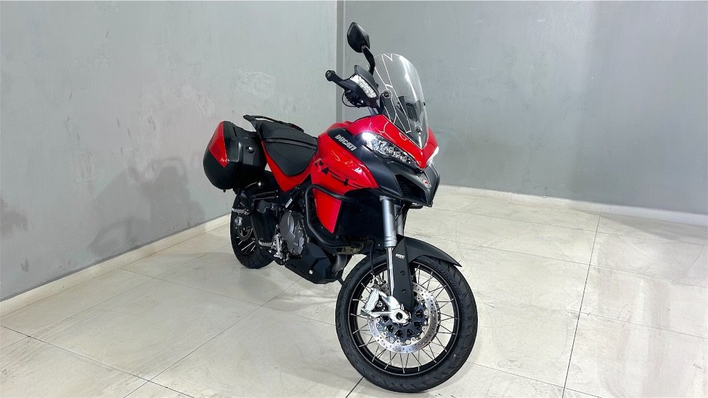 DUCATI MULTISTRADA V2S  na cor Vermelho em Florianópolis / SC - 820694