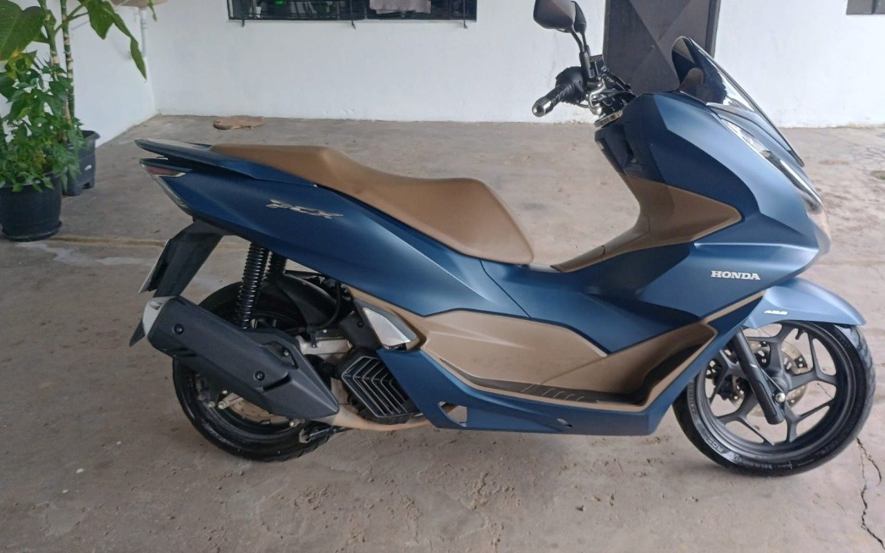 Honda PCX 160 DLX  na cor Azul no Porto Alegre / RS - 820734
