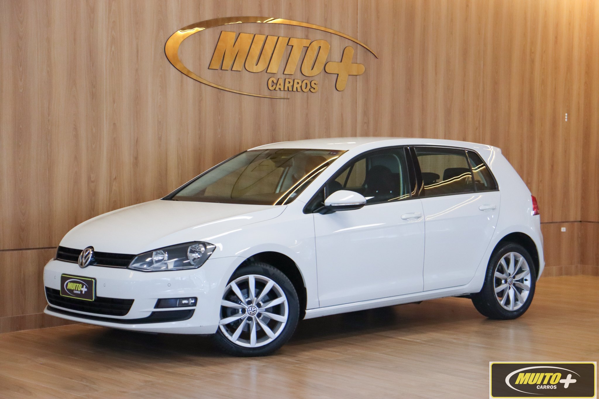Volkswagen Golf Comfortline 1.4 TSI 140cv Mec. na cor Branco em São José / SC - 820933