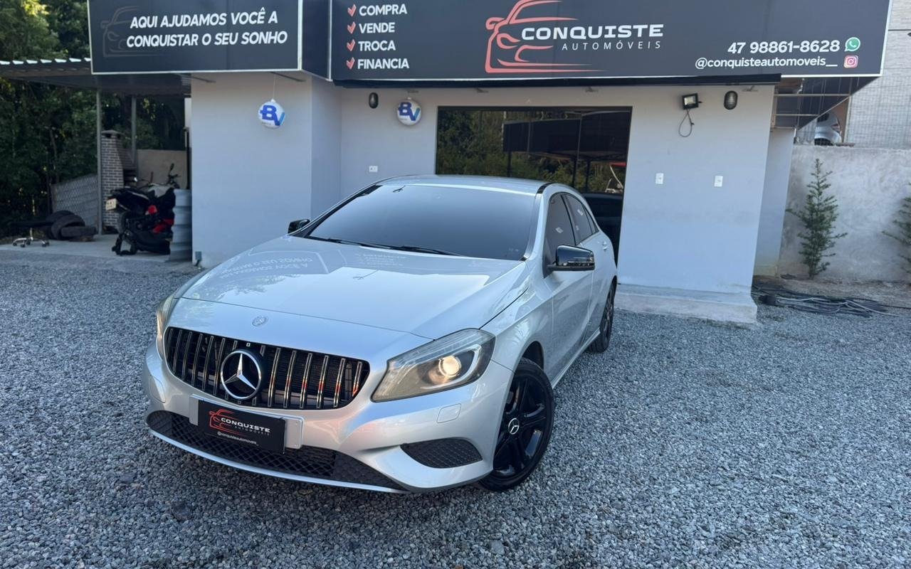 Mercedes-Benz Classe A 200 1.6 TB 16V Urban 156cv Aut. na cor Prata em Joinville / SC - 820978